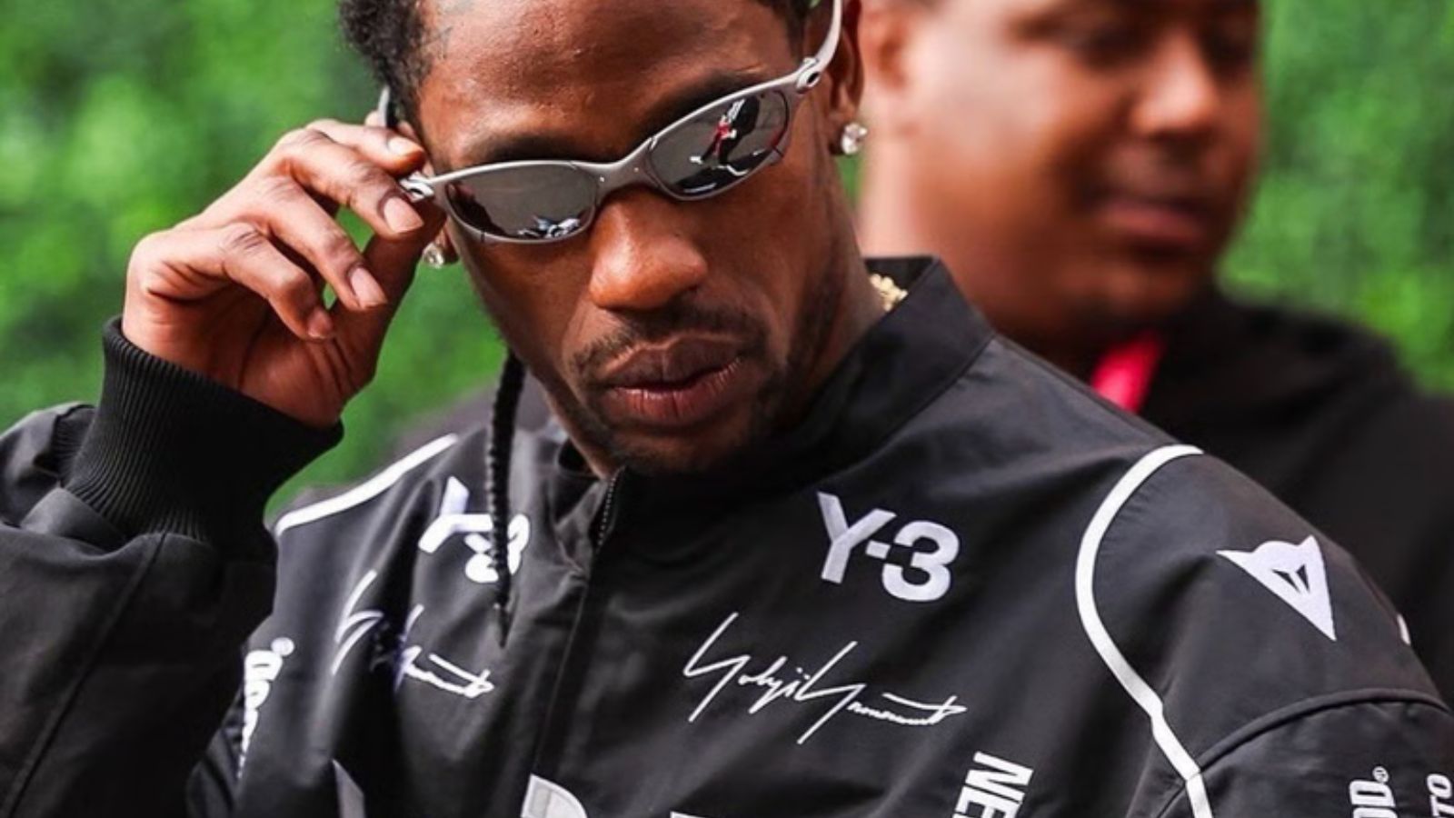 Hinh anh 1: Travis Scott mang giay adidas tren san khau Astroworld